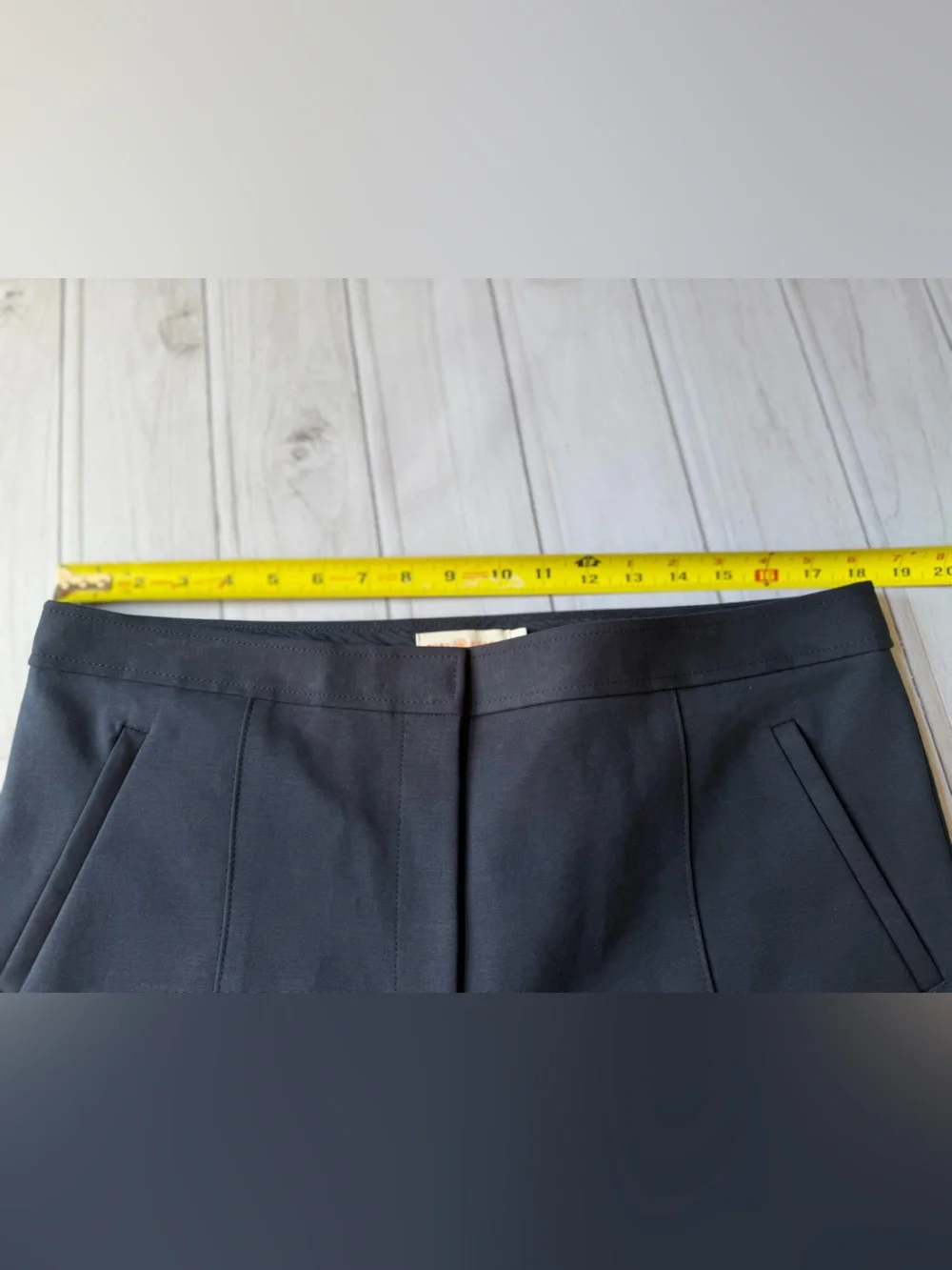 Women’s Tory Burch navy blue Vanner tailored cropped ankle pants. Size 14